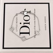 Armband met drie klavervormen – zilverkleurig – productfoto