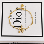 Armband met bloem en steentjes – goudkleurig – productfoto
