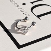 Earcuff met hartje en steentjes – zilverkleurig productfoto