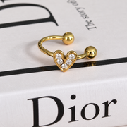 Earcuff met hartje en steentjes – goudkleurig productfoto