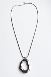 KIMÉ Lange ketting met organische ring – zilverkleurig – volledige ketting