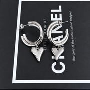 Oorringen met hartje – zilverkleurig productfoto